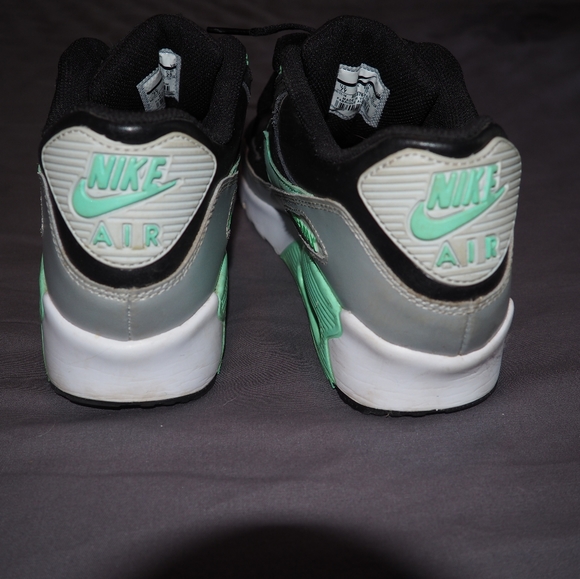 Nike Air Max - Picture 2 of 4
